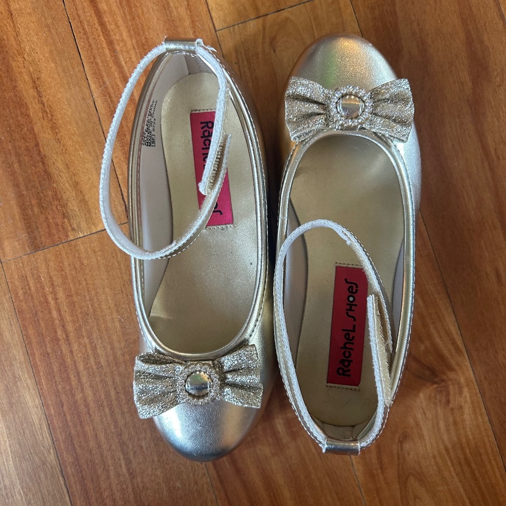 Girls dress shoe gold